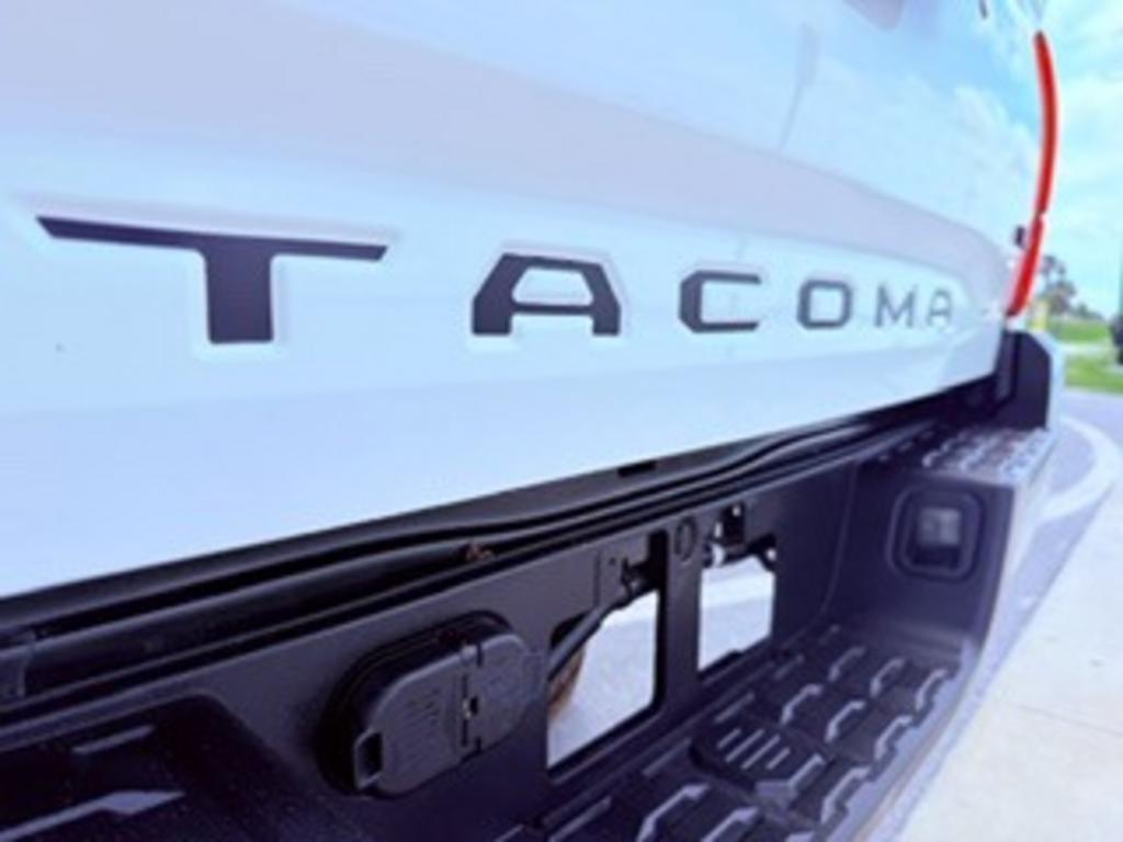 2017 Toyota Tacoma SR5 - Photo 8