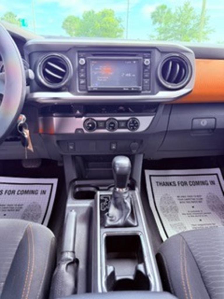 2017 Toyota Tacoma SR5 - Photo 12