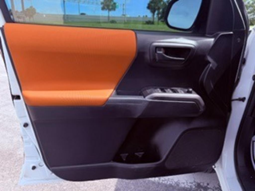 2017 Toyota Tacoma SR5 - Photo 15