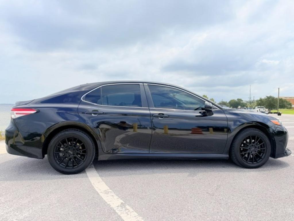 2020 Toyota Camry LE - Photo 9