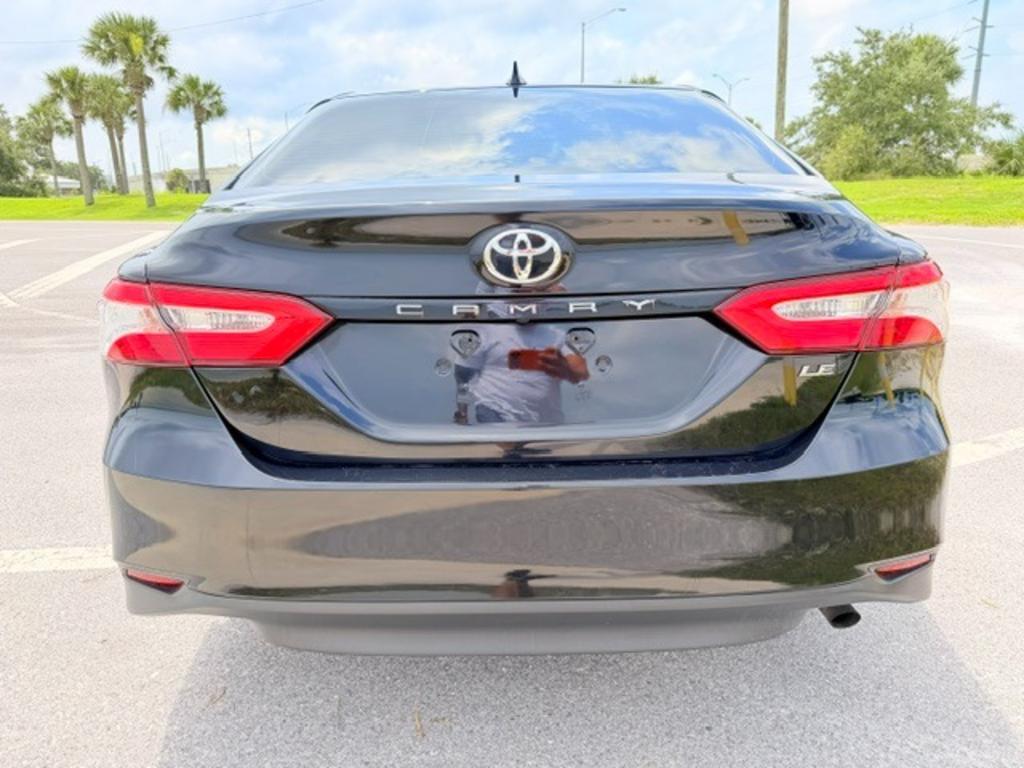 2020 Toyota Camry LE - Photo 7