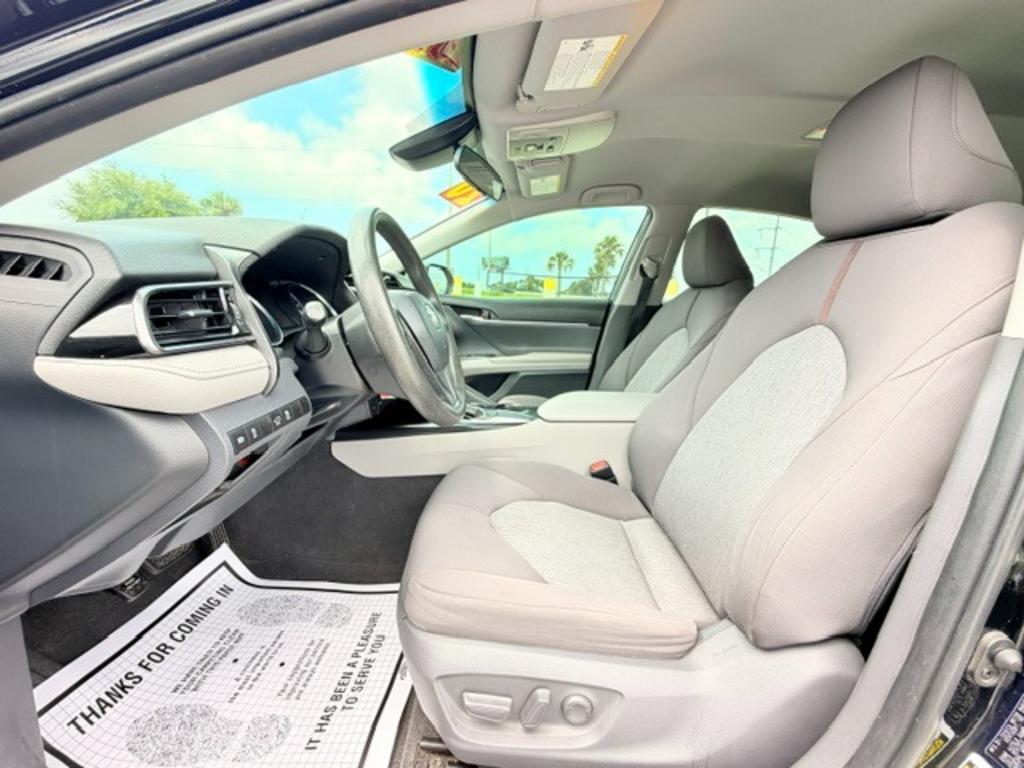 2020 Toyota Camry LE - Photo 14