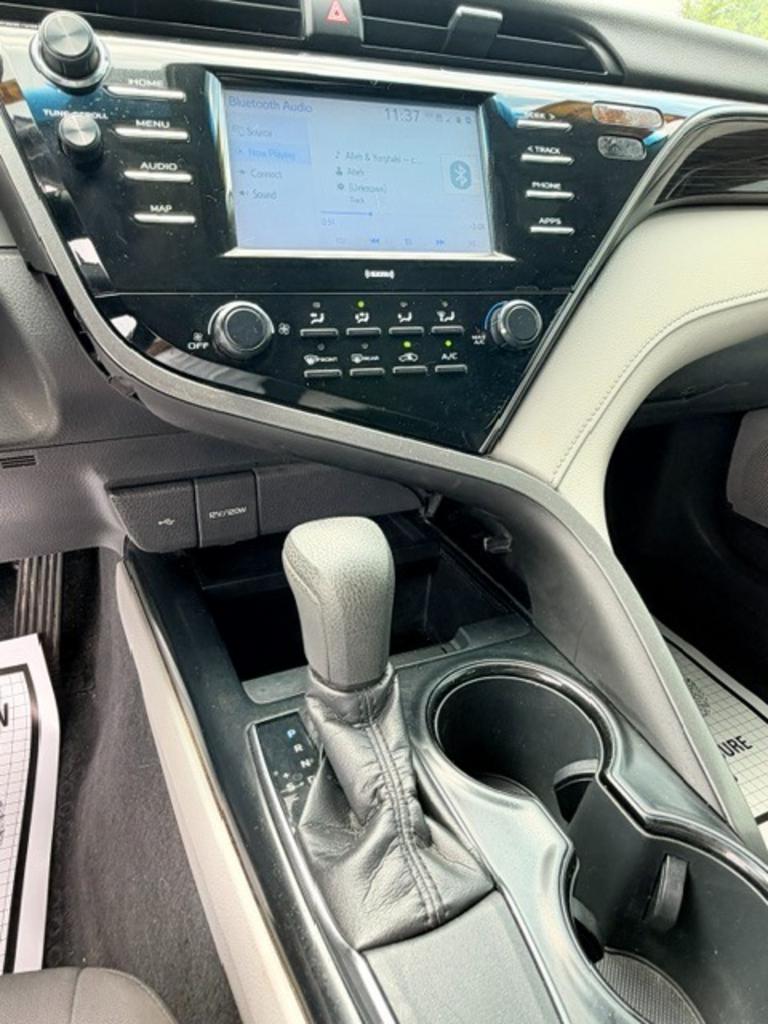 2020 Toyota Camry LE - Photo 16