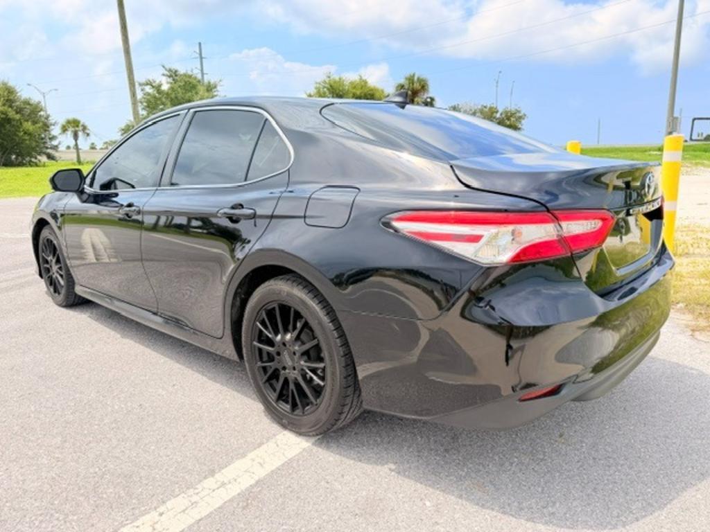 2020 Toyota Camry LE - Photo 6