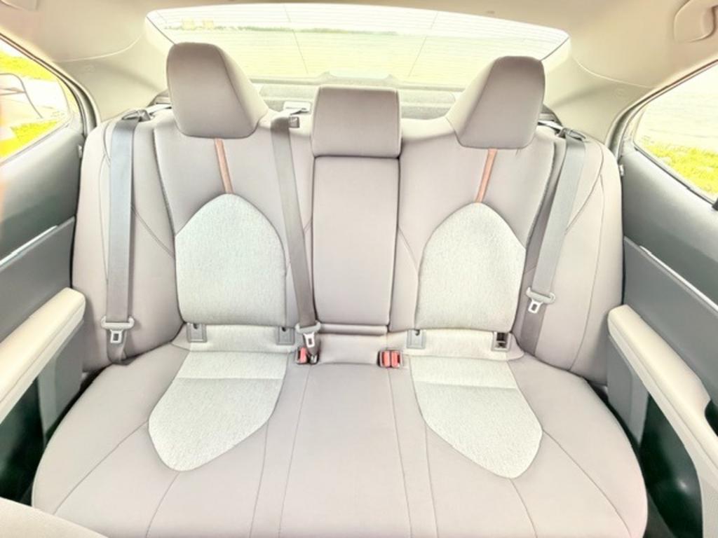 2020 Toyota Camry LE - Photo 17