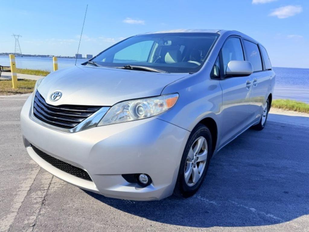 2013 Toyota Sienna LE